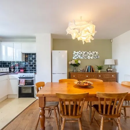 Beautiful Cotham Garden Flat 2 Bedroom Daire *