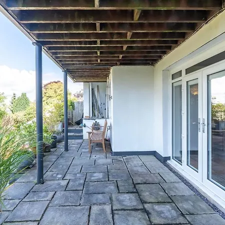 Beautiful Cotham Garden Flat 2 Bedroom * Bristol