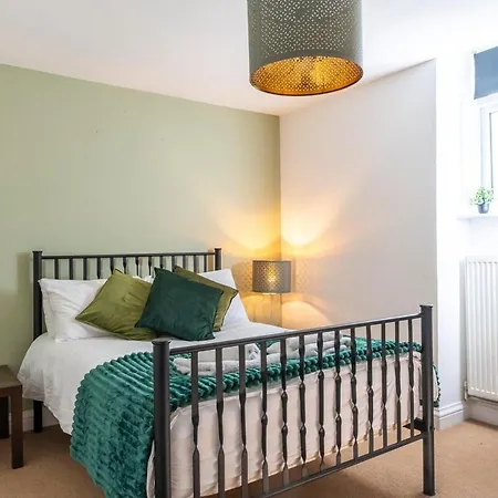 Beautiful Cotham Garden Flat 2 Bedroom Daire