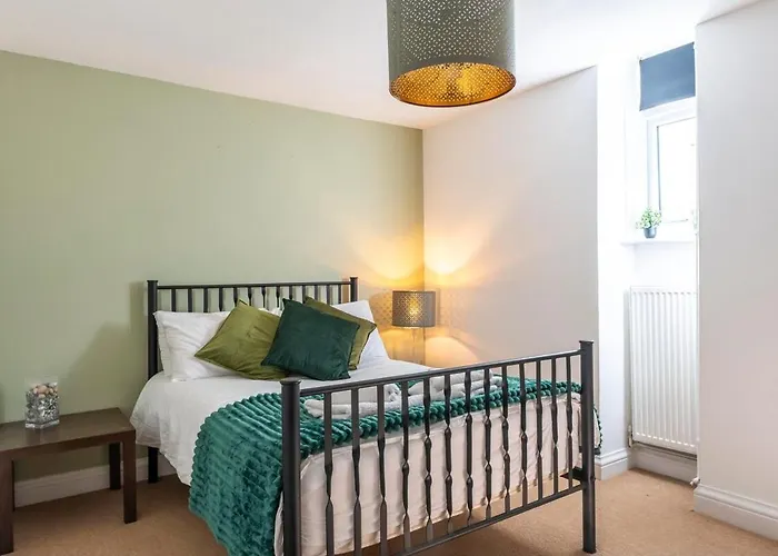 Beautiful Cotham Garden Flat 2 Bedroom Daire