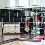 Beautiful Cotham Garden Flat 2 Bedroom Apartment *