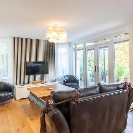 Beautiful Cotham Garden Flat 2 Bedroom * ブリストル