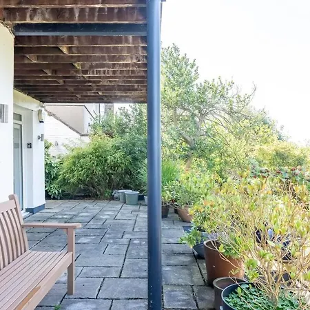 アパート Beautiful Cotham Garden Flat 2 Bedroom ブリストル