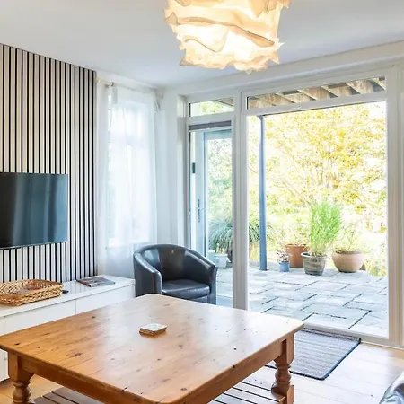 Beautiful Cotham Garden Flat 2 Bedroom * ブリストル