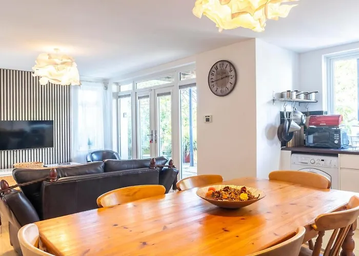 Διαμέρισμα Beautiful Cotham Garden Flat 2 Bedroom *