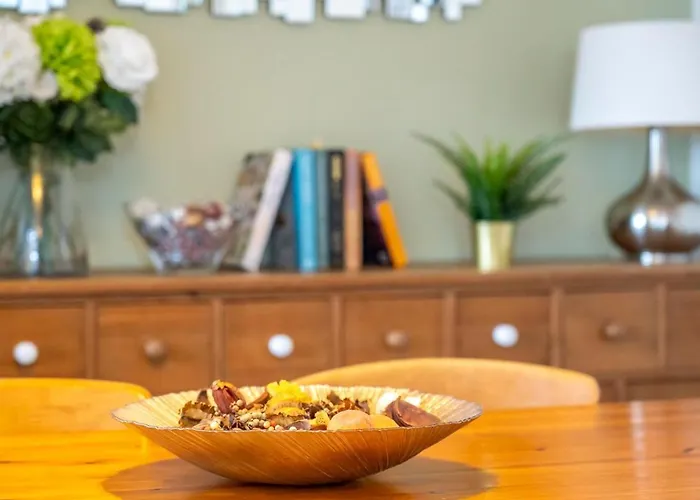 Beautiful Cotham Garden Flat 2 Bedroom *