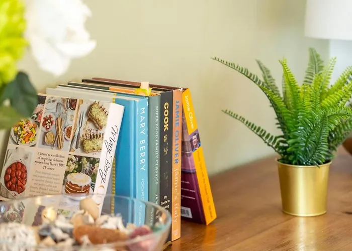 Beautiful Cotham Garden Flat 2 Bedroom *