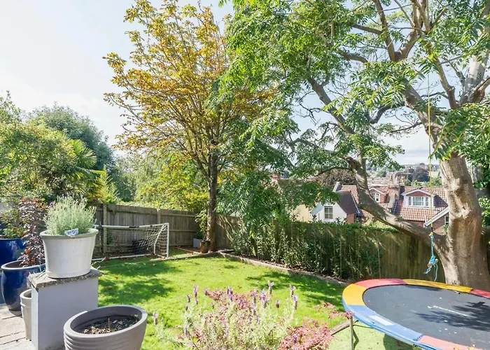 Beautiful Cotham Garden Flat 2 Bedroom