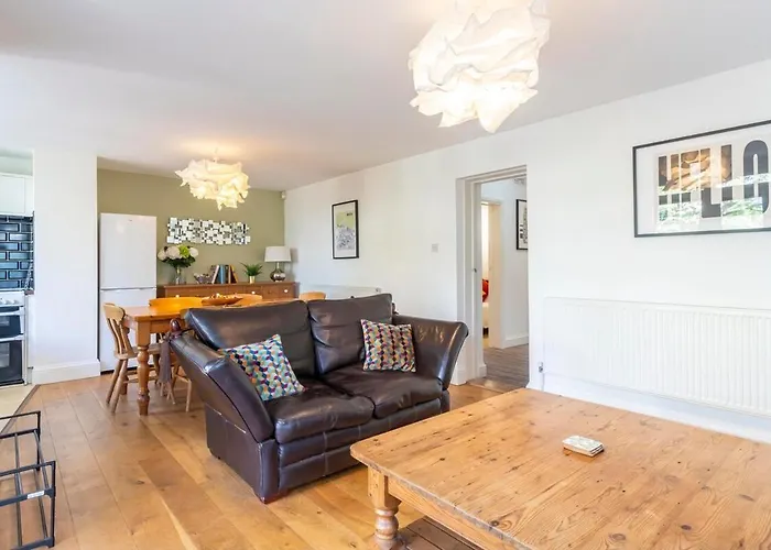 Beautiful Cotham Garden Flat 2 Bedroom بريستول